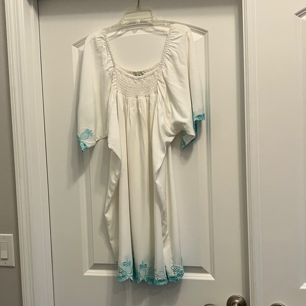 Hawaiian White Dress with Aqua Embroidery Pineapples Size Small